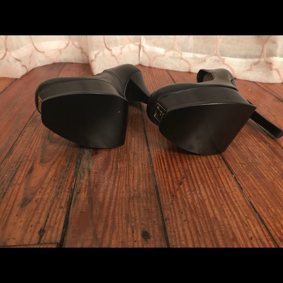 Fendi shoes - Picture 3 of 3